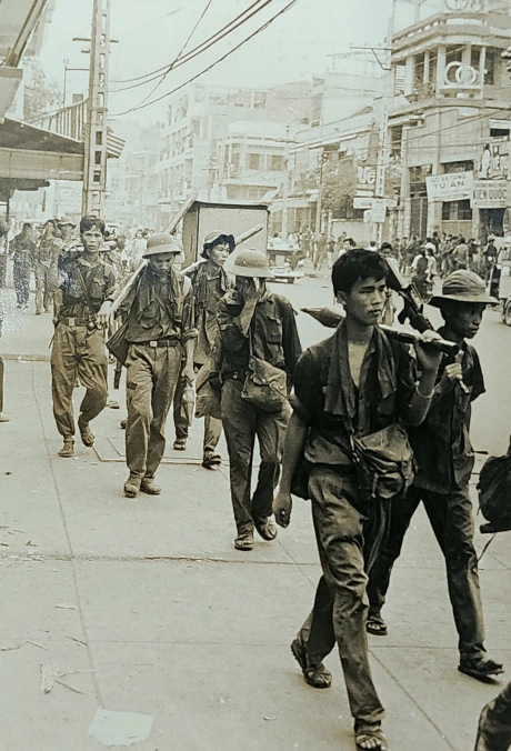 Sài Gòn ngày 30/4/1975: diễn biến những giờ cuối cùng của chính quyền VNCH 9 Đường phố trung tâm Sài Gòn trong ngày 30 tháng 4 năm 1975