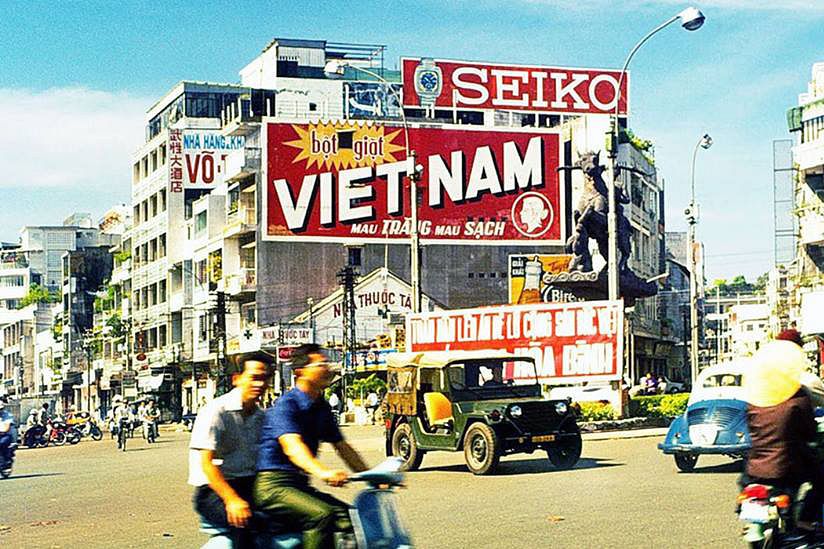 Những thương hiệu lừng lẫy Sài Gòn trước 1975 và ký ức một thời vàng son 2 Quảng cáo và sinh hoạt đường phố Sài Gòn trước 1975