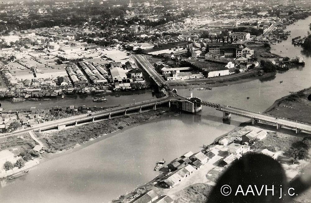 Những cây cầu Sài Gòn xưa qua ảnh, ký ức Chợ Lớn - Gia Định còn lại gì 6 Cầu Chữ Y xưa nhìn toàn cảnh giữa vùng kênh rạch Chợ Lớn