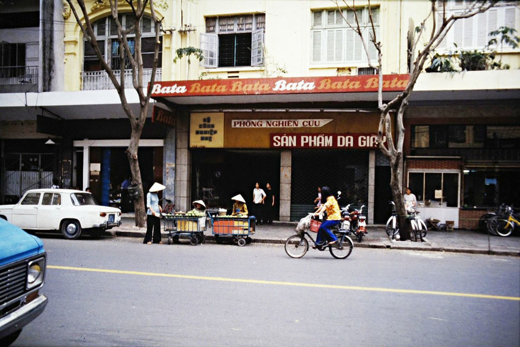 Những bức ảnh đường phố Sài Gòn xưa trước năm 1975 kể gì về một đô thị đã mất 4 top70s.com nhung buc anh duong pho sai gon xua truoc nam 1975 ke gi ve mot do thi da mat