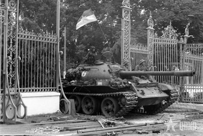 Dương Văn Minh và những ngày cuối tháng 4.1975 trước giờ Sài Gòn đổi chủ 6 Xe tăng tiến vào Dinh Độc Lập ngày 30 tháng 4 năm 1975