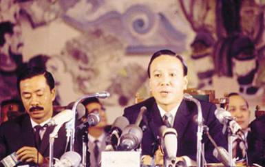 Nguyễn Văn Thiệu là ai, vai trò gì trong chính quyền Sài Gòn trước 1975 9 Nguyễn Văn Thiệu phát biểu từ chức