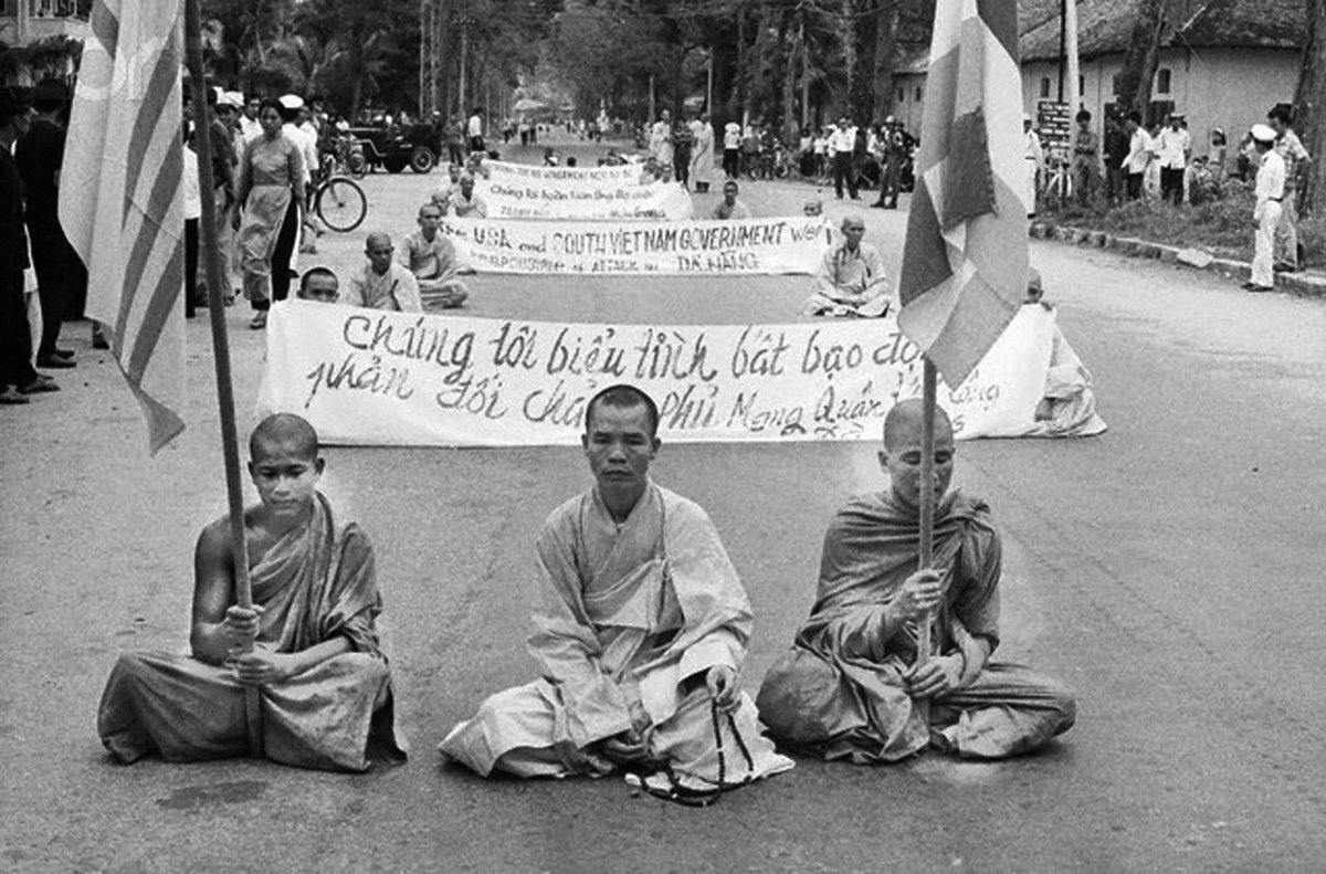 Đảo chính Ngô Đình Diệm: từ khủng hoảng Phật giáo đến Nhà thờ Cha Tam 6 Đám đông Phật tử xuống đường trong khủng hoảng 1963