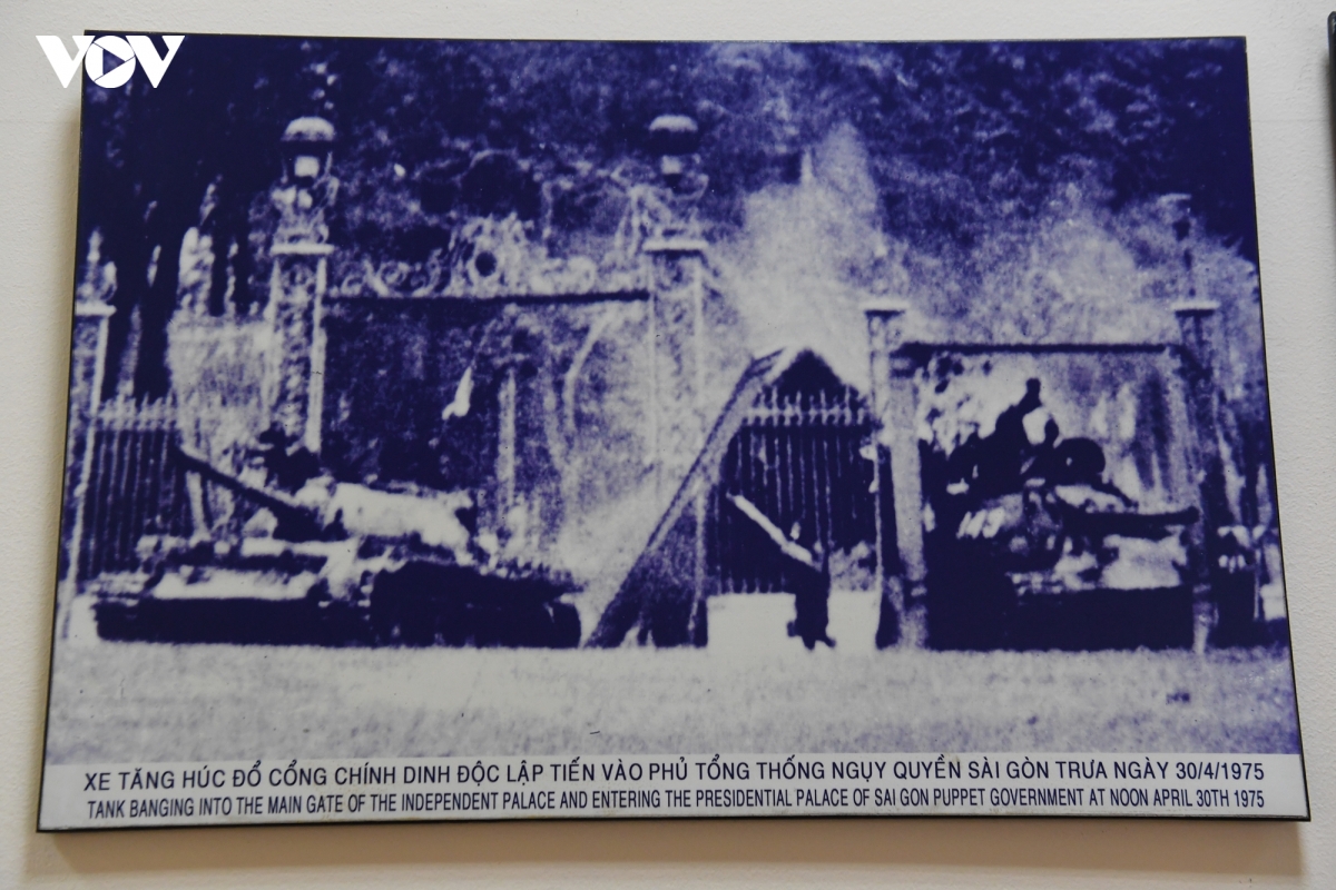 Dương Văn Minh sau 1975: người đọc tuyên bố đầu hàng và khoảng lặng cuối đời 5 Xe tăng tiến vào Dinh Độc Lập ngày 30 tháng 4 năm 1975