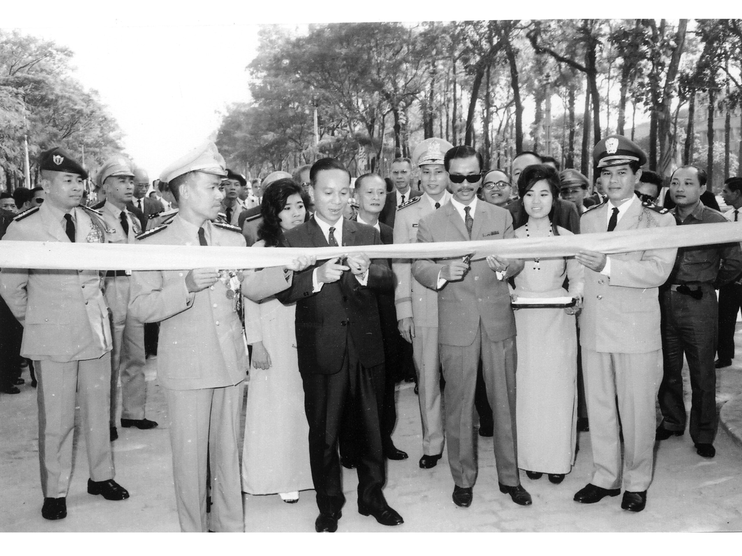 Dương Văn Minh sau 1975: người đọc tuyên bố đầu hàng và khoảng lặng cuối đời 7 Dinh Độc Lập như sân khấu chính trị của Sài Gòn