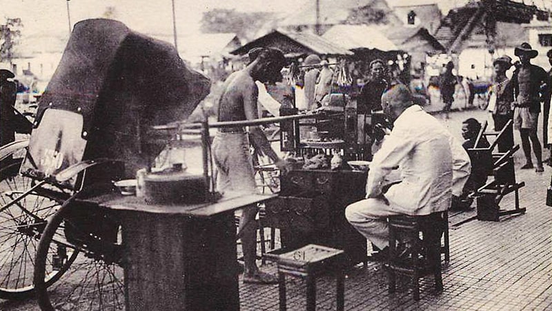 Từ tiếng rao tinh mơ đến chuyến xe cuối: một ngày mưu sinh ở Sài Gòn xưa 7 Gánh hủ tiếu người Hoa ở khu Chợ Lớn