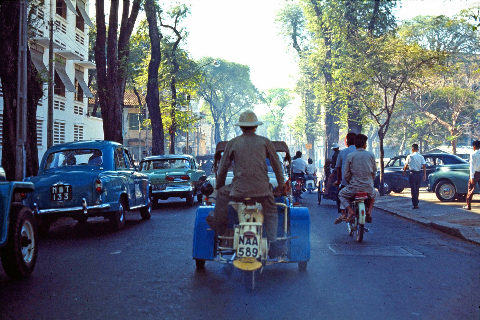 Tân Sơn Nhất trước 1975: cửa ngõ Sài Gòn giữa đường bay và chiến sự 16 Sinh hoạt đường phố Sài Gòn thập niên 1960