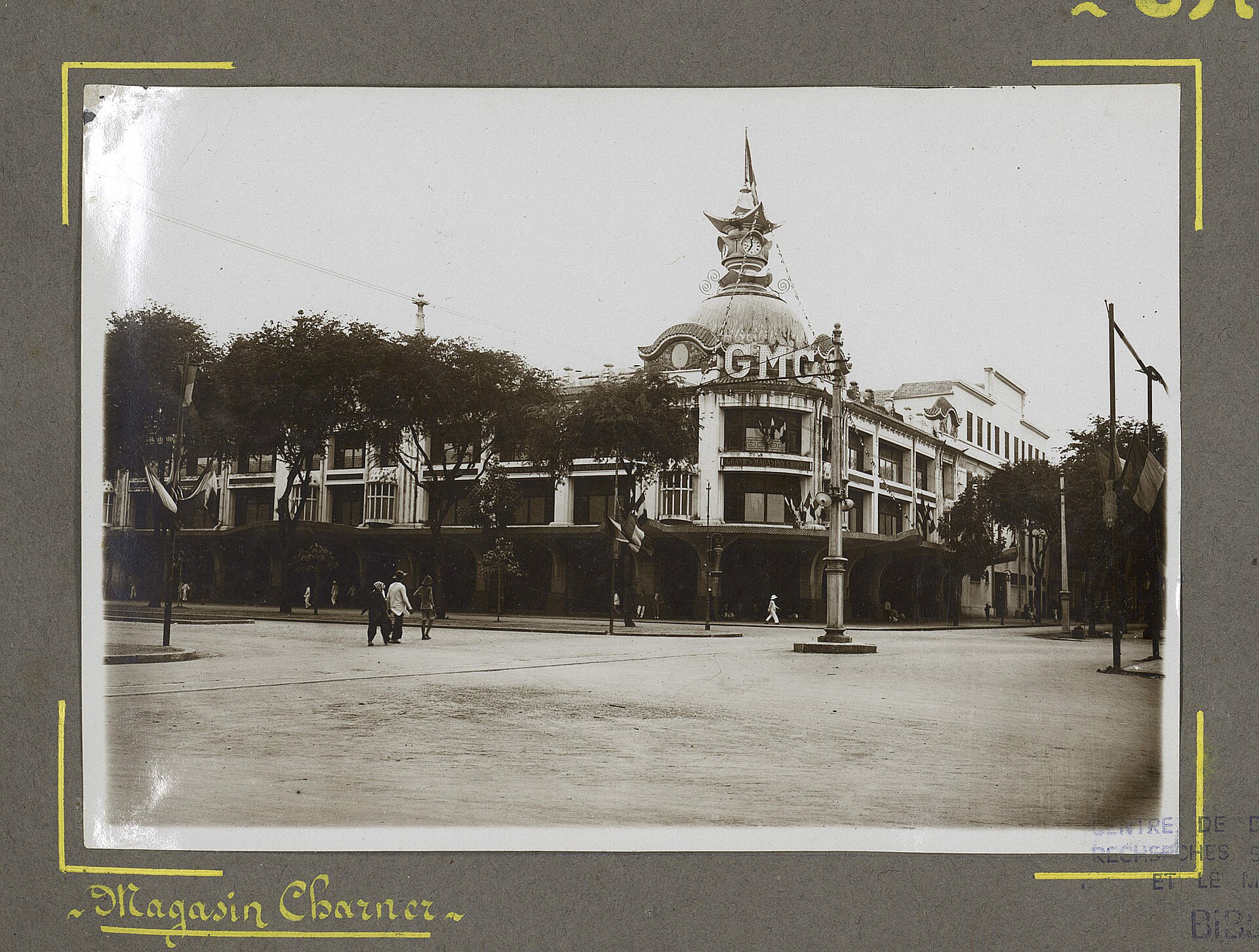 Những biểu tượng Sài Gòn xưa vẫn còn được nhớ đến hôm nay 7 Grands Magasins Charner, tiền thân của Thương xá Tax trên đại lộ Charner xưa